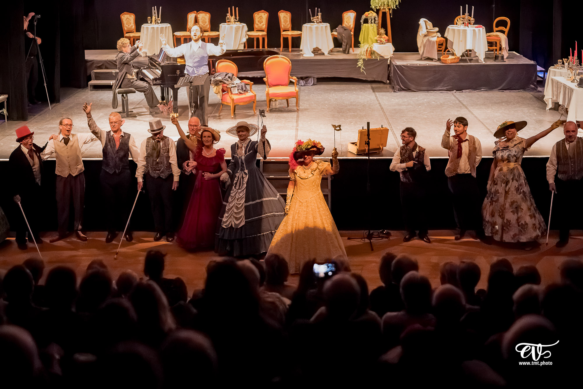 DANS LE SALON DE ROSSINI